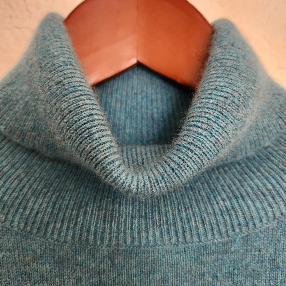 McDuff 100% Cashmere Elegant Teal Turtleneck Sweater, Finest Cashmere Yarns - Picture 4 of 7